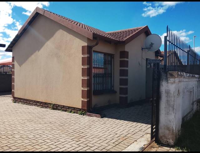 2 BEDROOM HOUSE FOR SALE IN VANDERBIJLPARK CE 4